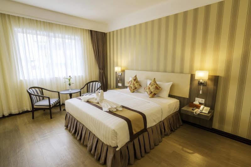 Paradise Hotel Phnom Penh Bagian luar foto